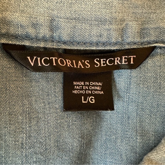 Victoria's Secret Women’s Blue Denim Button Up Long Sleeve Shirt Size: Large - Picture 6 of 9